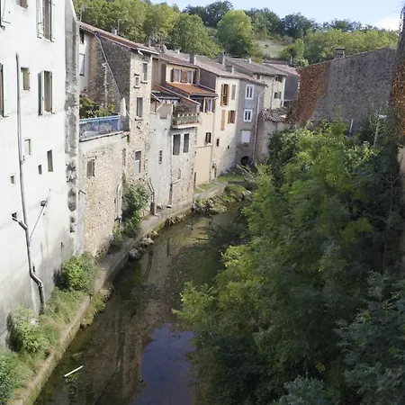 - 2 Pièces à * Puivert